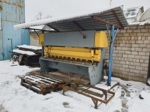 Продается гильотина с наклонным ножом для резки листа