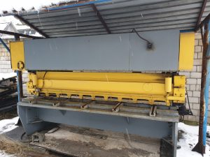 Продается гильотина с наклонным ножом для резки листа